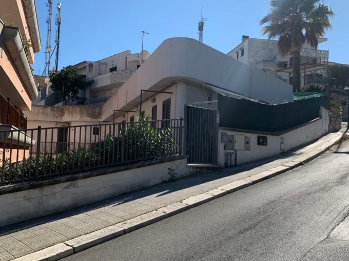 mono via s.margherita esterno