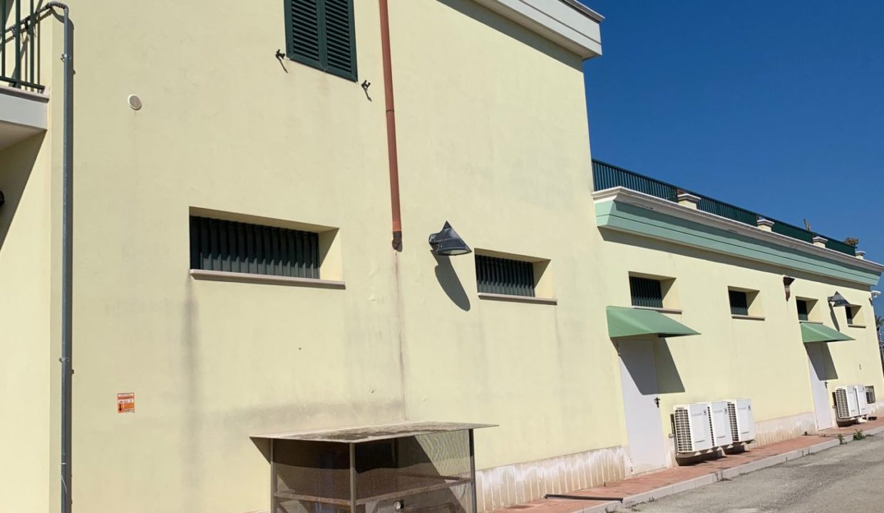 market litoranea esterno palazzina 1