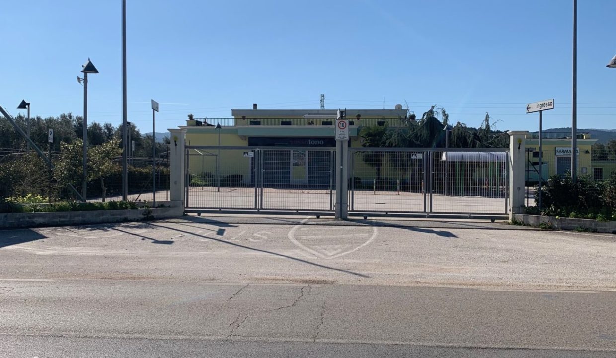 market litoranea ingresso esterno