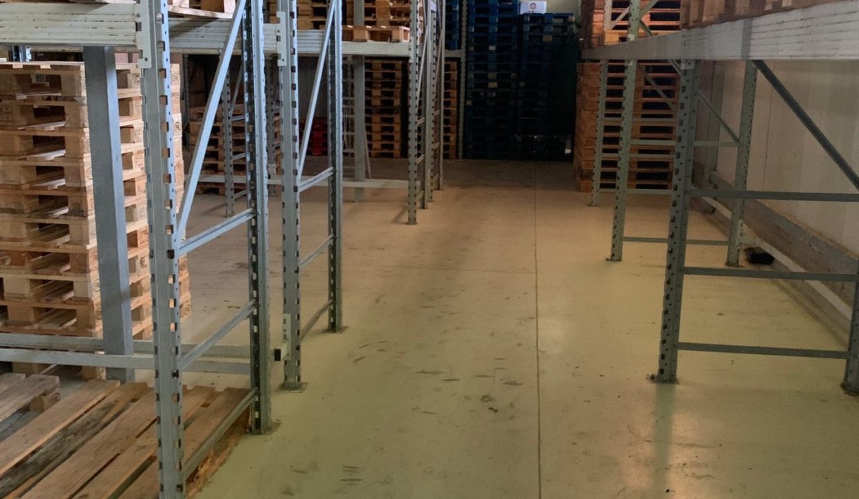 market litoranea interno capannone