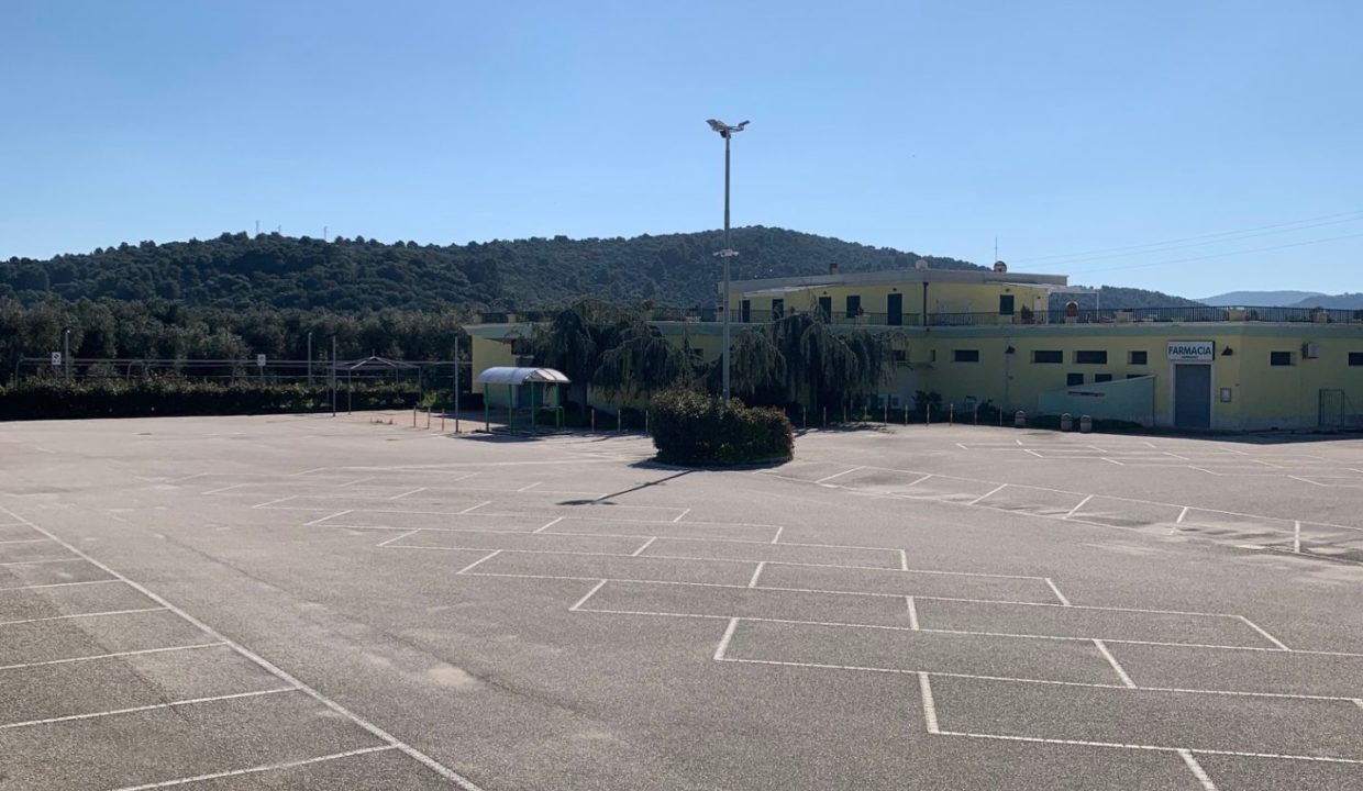 market litoranea parcheggio