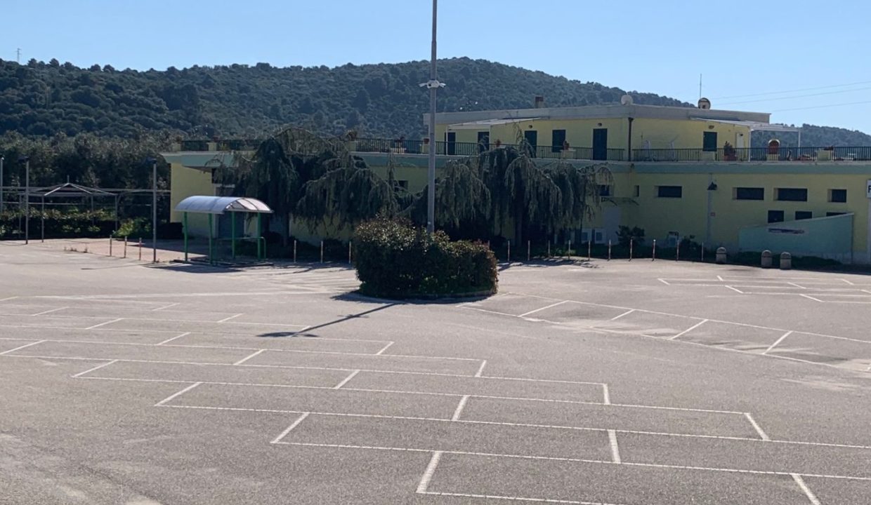 market litoranea parcheggio 2