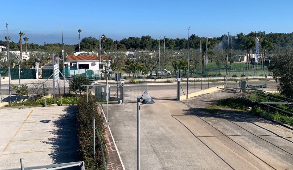 market litoranea parcheggio 7