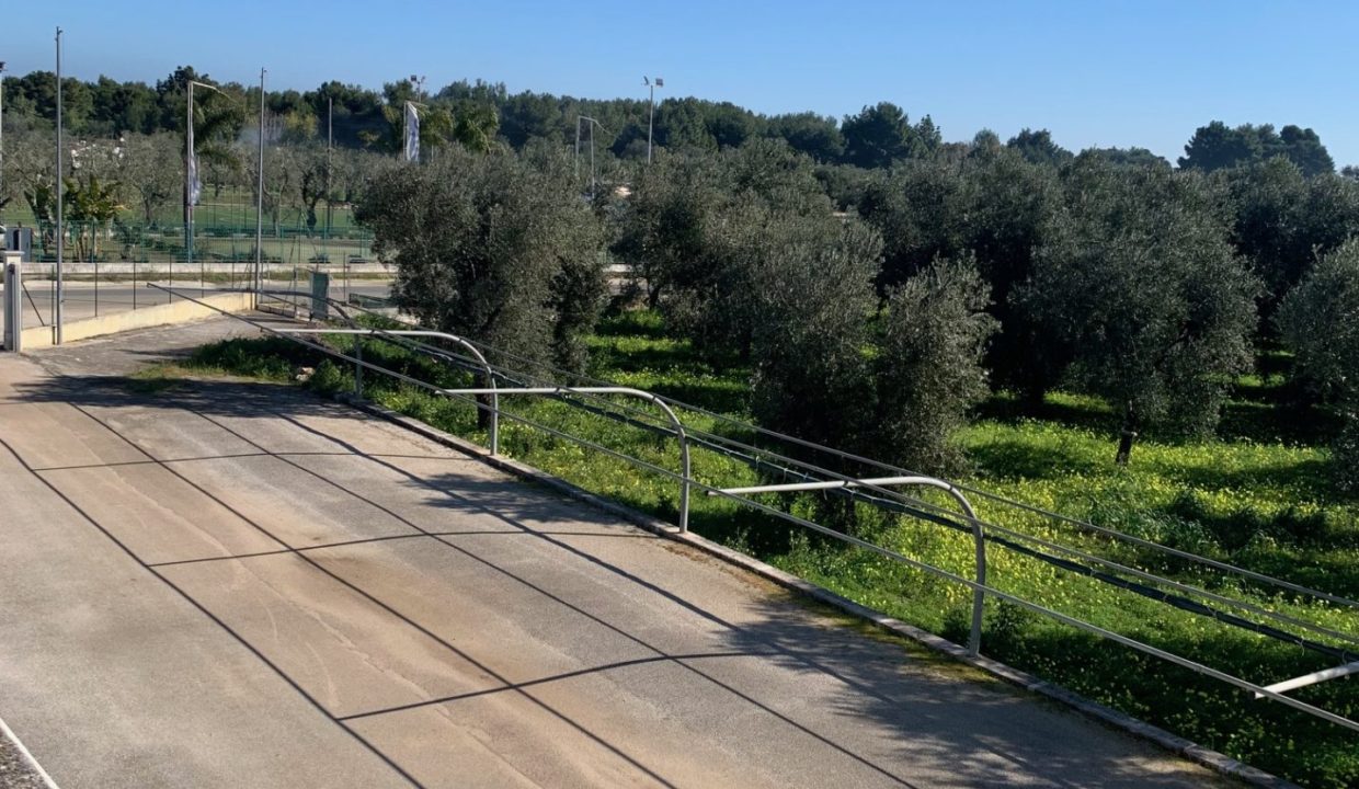 market litoranea parcheggio 9